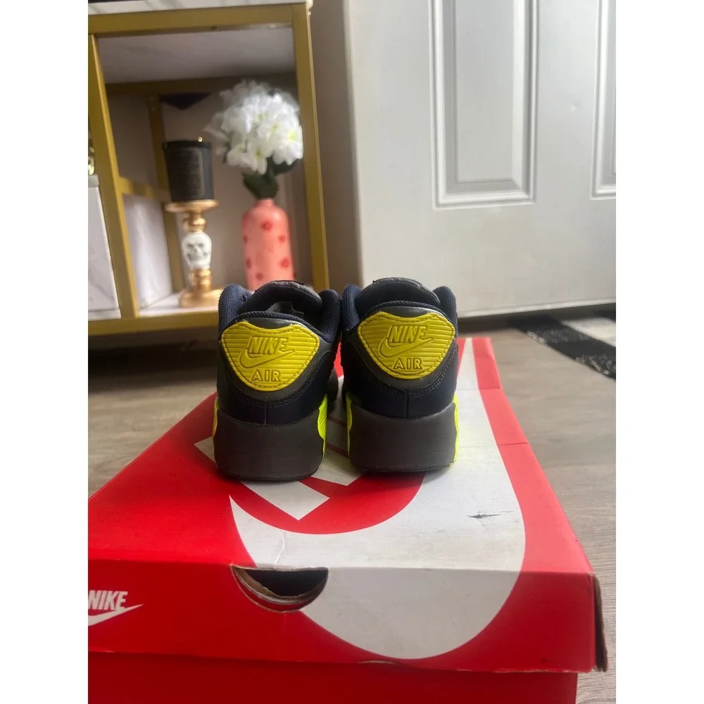 Nike size 5y